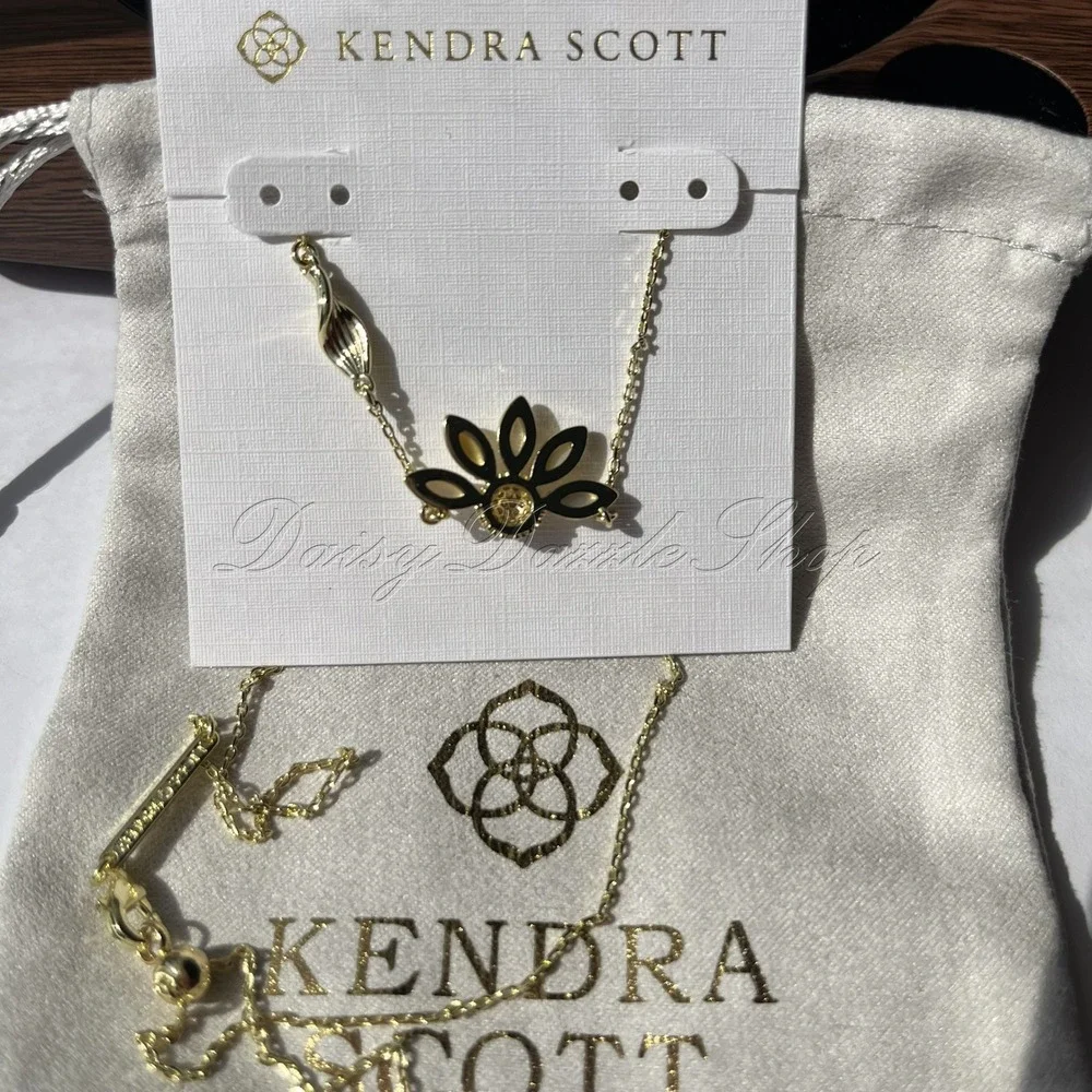 ✨New Kendra Scott Ivory Gold Plated Anya Flower Short Pendant Necklace 🌼